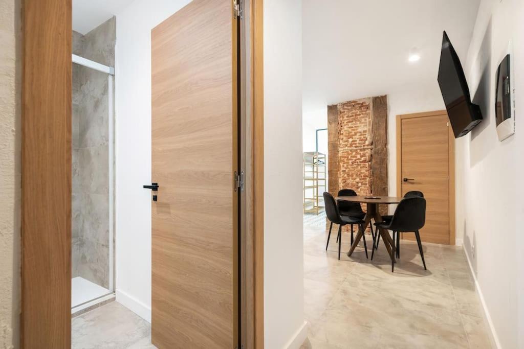 Nice Flat In Lavapies At Street Level S23A Madrid Buitenkant foto