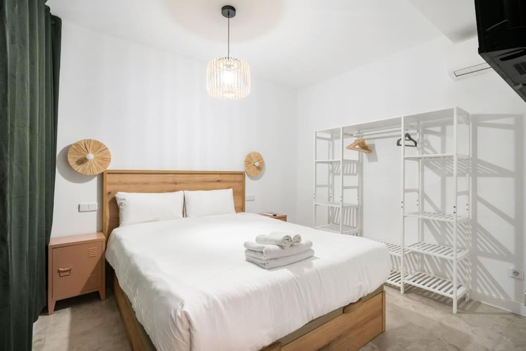 Nice Flat In Lavapies At Street Level S23A Madrid Buitenkant foto